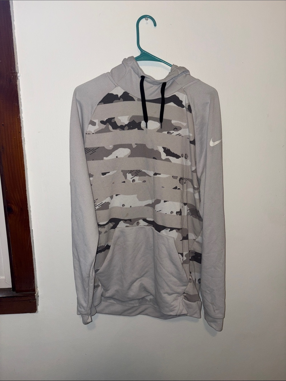 Nike Men’s Light Gray Camo Pullover Hoodie